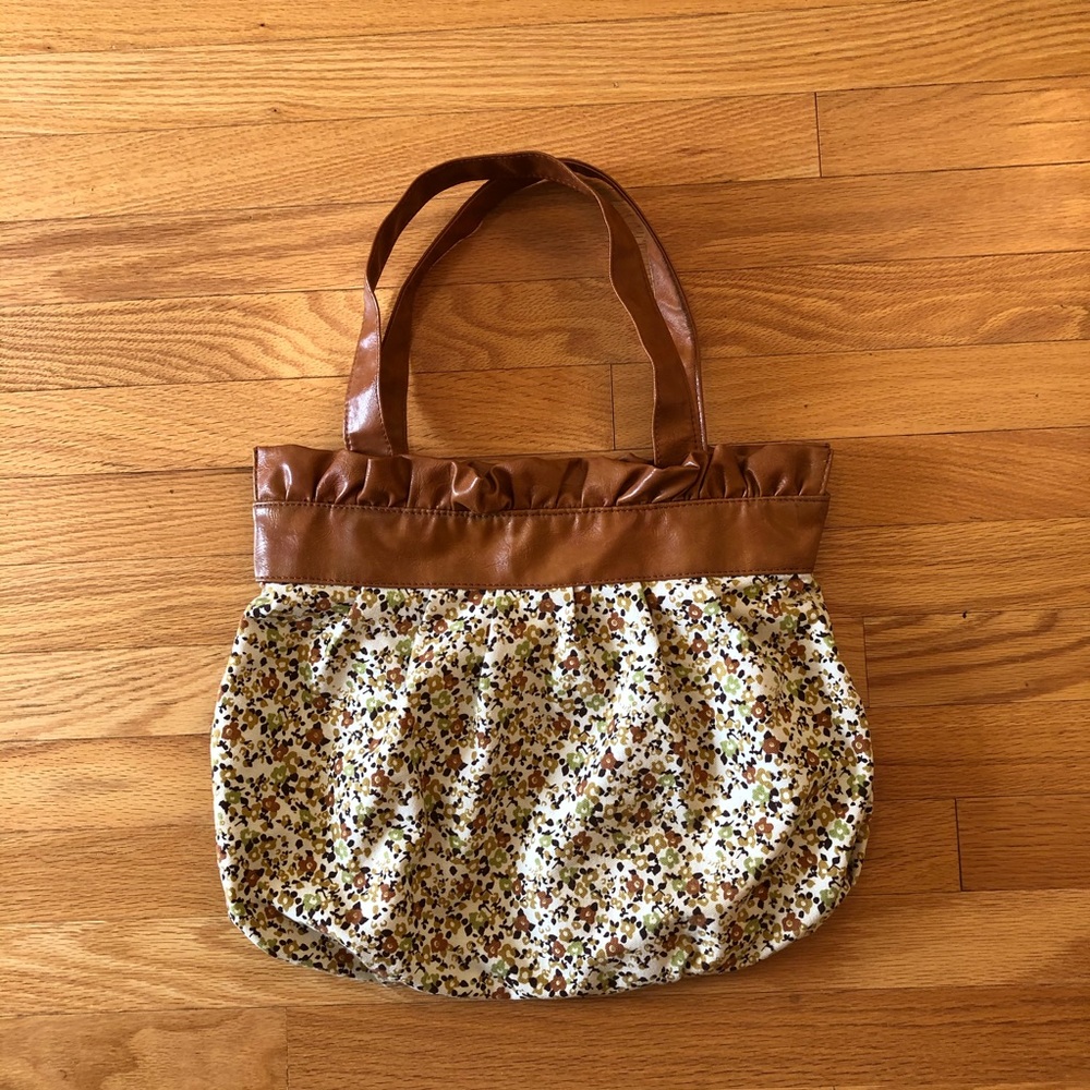 Floral Ruffle Purse - Picture 3 of 10